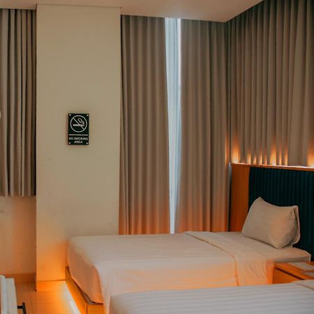 The Risman Hotel At Jakarta Airport Cbc Тангеранг Екстериор снимка