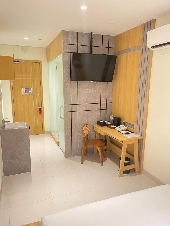The Risman Hotel At Jakarta Airport Cbc Тангеранг Екстериор снимка