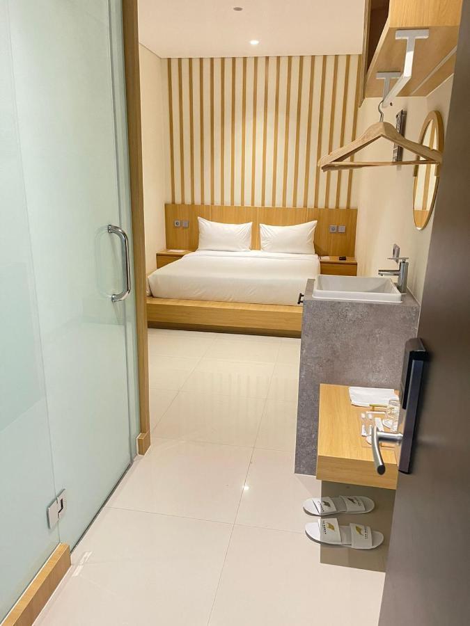 The Risman Hotel At Jakarta Airport Cbc Тангеранг Екстериор снимка
